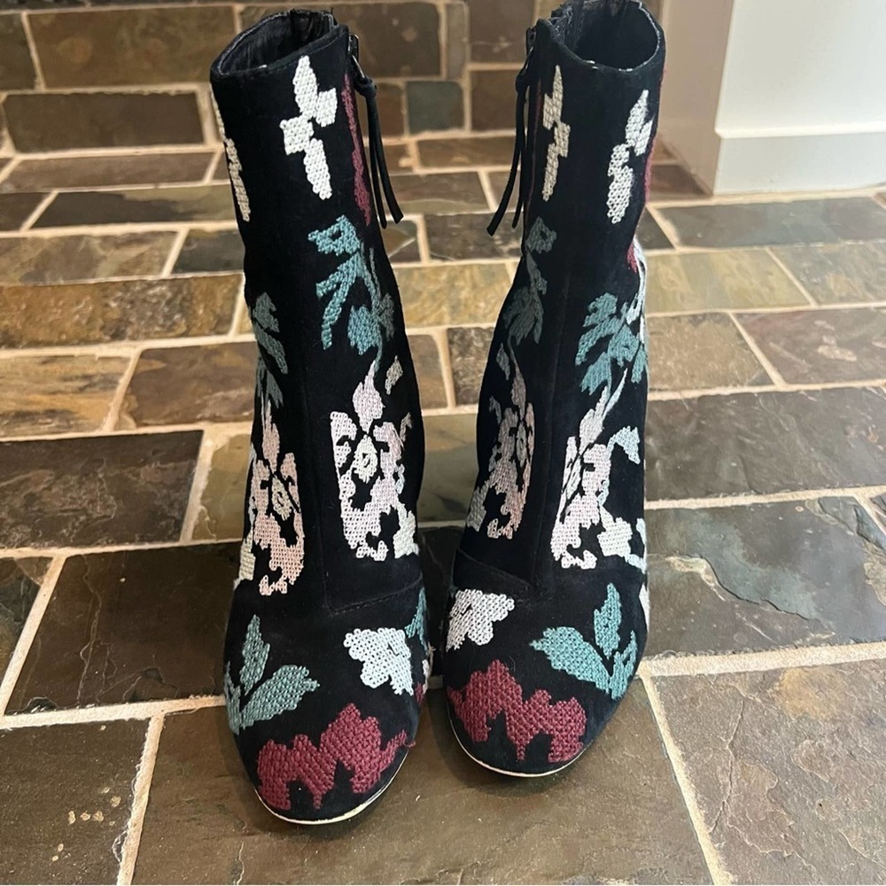 Rebecca Minkoff Embroidered Ankle Boots. 8.5 #010 - Picture 5 of 9